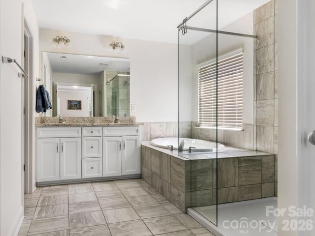 6008 Hampstead Pond Lane, Matthews, NC 28105