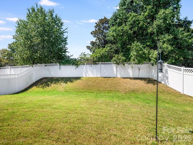 6008 Hampstead Pond Lane, Matthews, NC 28105