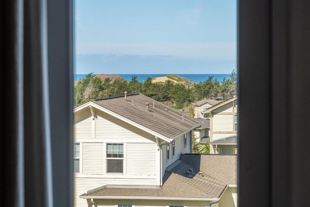 4460 Ocean Heights Court, Seaside, CA 93955