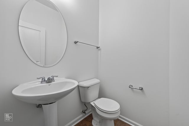 220 Laurel Avenue, Des Plaines, IL 60016