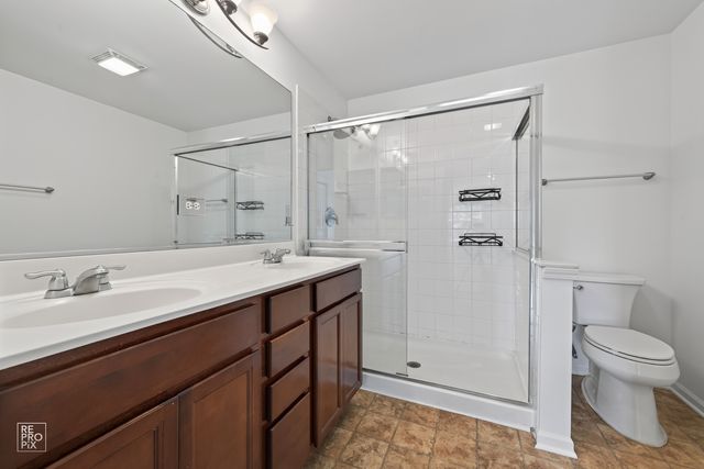 220 Laurel Avenue, Des Plaines, IL 60016