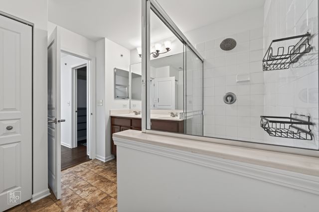 220 Laurel Avenue, Des Plaines, IL 60016