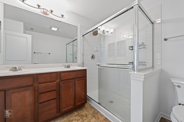 220 Laurel Avenue, Des Plaines, IL 60016