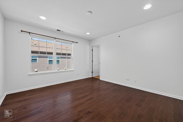220 Laurel Avenue, Des Plaines, IL 60016