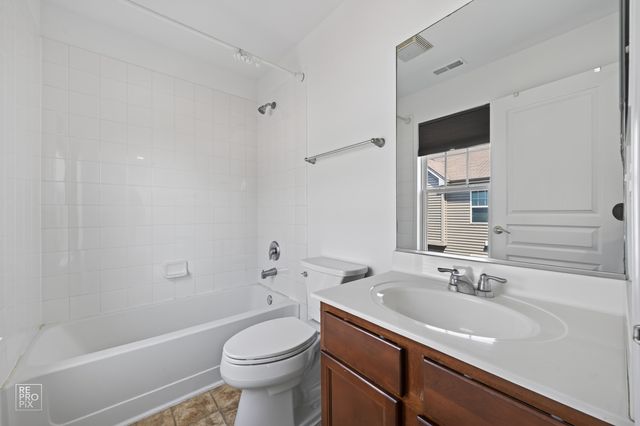 220 Laurel Avenue, Des Plaines, IL 60016