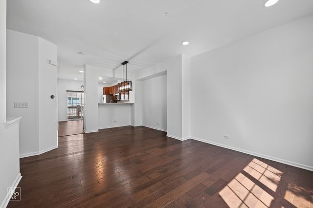 220 Laurel Avenue, Des Plaines, IL 60016