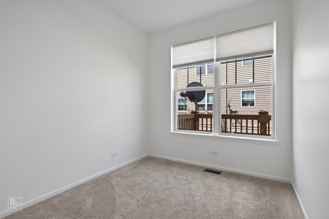 220 Laurel Avenue, Des Plaines, IL 60016