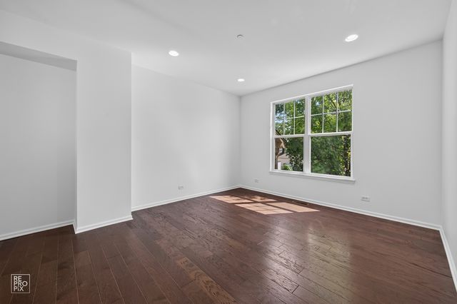 220 Laurel Avenue, Des Plaines, IL 60016