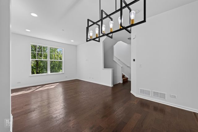 220 Laurel Avenue, Des Plaines, IL 60016