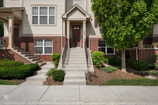 220 Laurel Avenue, Des Plaines, IL 60016