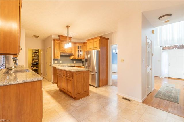 217 Pasture LN, Yorktown, VA 23693