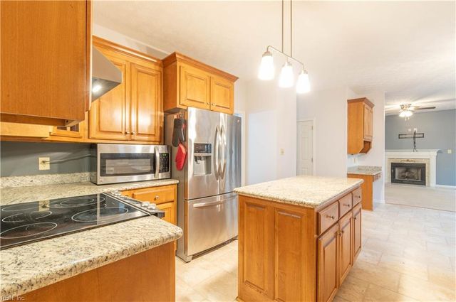 217 Pasture LN, Yorktown, VA 23693