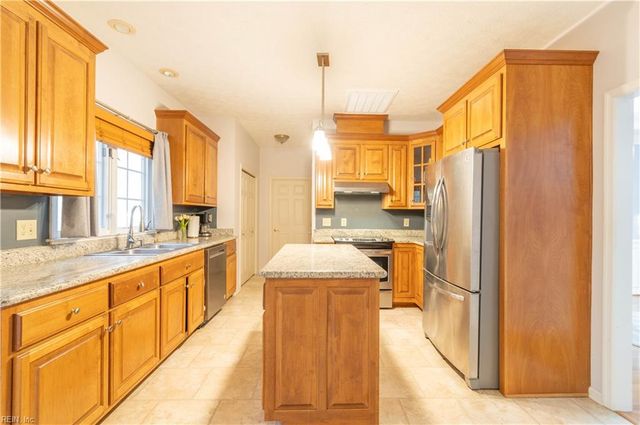 217 Pasture LN, Yorktown, VA 23693