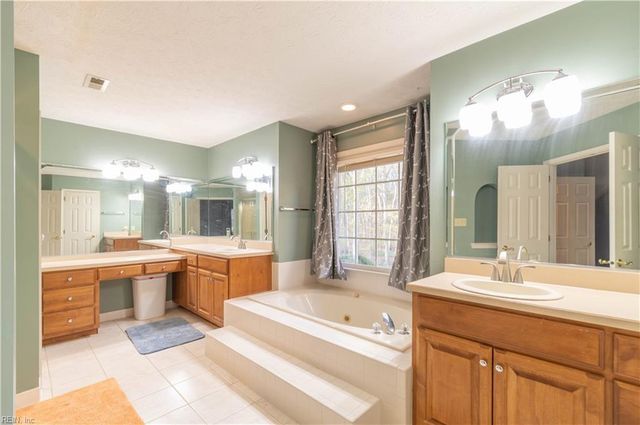 217 Pasture LN, Yorktown, VA 23693