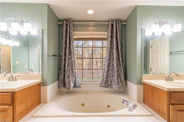 217 Pasture LN, Yorktown, VA 23693