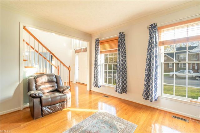 217 Pasture LN, Yorktown, VA 23693