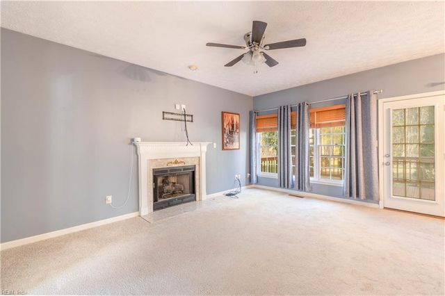 217 Pasture LN, Yorktown, VA 23693