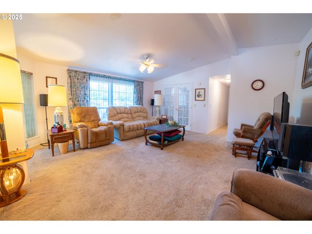 3700 BABCOCK Ln 113, Eugene, OR 97401