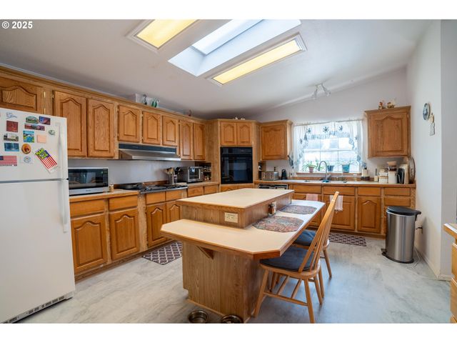 3700 BABCOCK Ln 113, Eugene, OR 97401