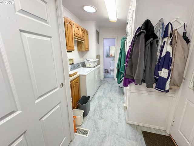 3700 BABCOCK Ln 113, Eugene, OR 97401