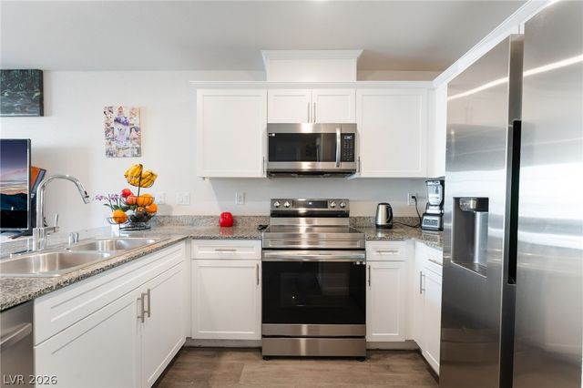 2854 Azure Moon Court, North Las Vegas, NV 89086