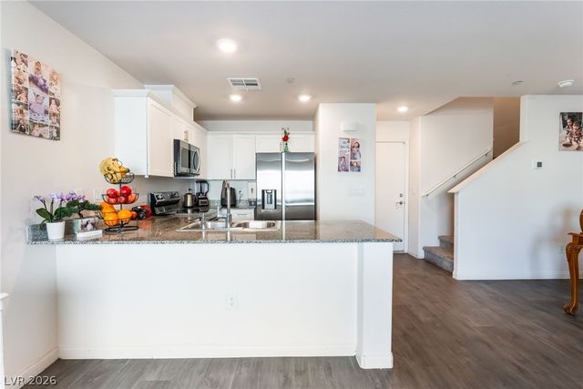 2854 Azure Moon Court, North Las Vegas, NV 89086