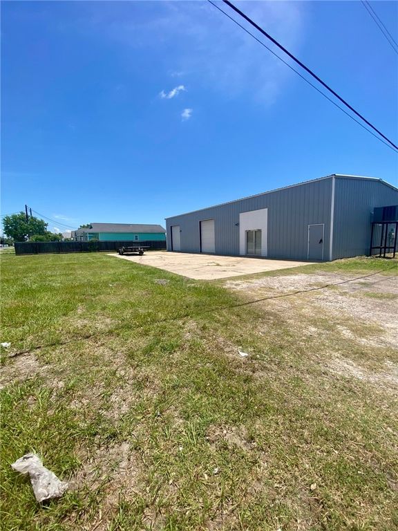 1830 Highway 35 S, Rockport, TX 78382 — exterior