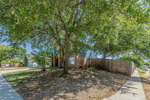 1125 Greenbend Drive, Denton, TX 76210