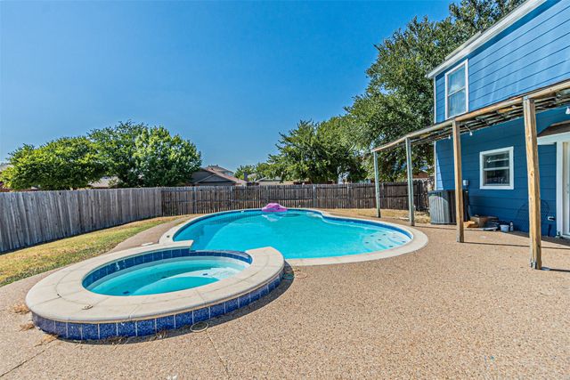 1125 Greenbend Drive, Denton, TX 76210