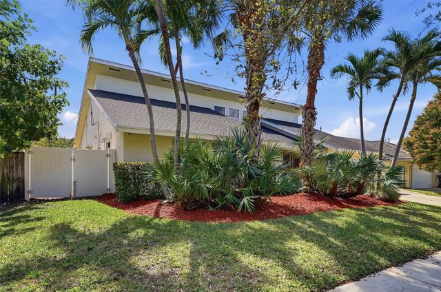 340 Apache Lane, Boca Raton, FL 33487