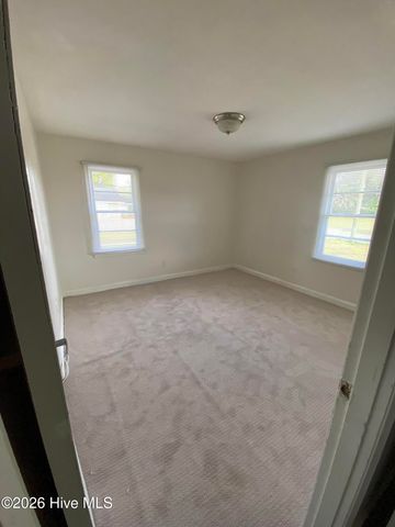 31 Abron Street, Clinton, NC 28328