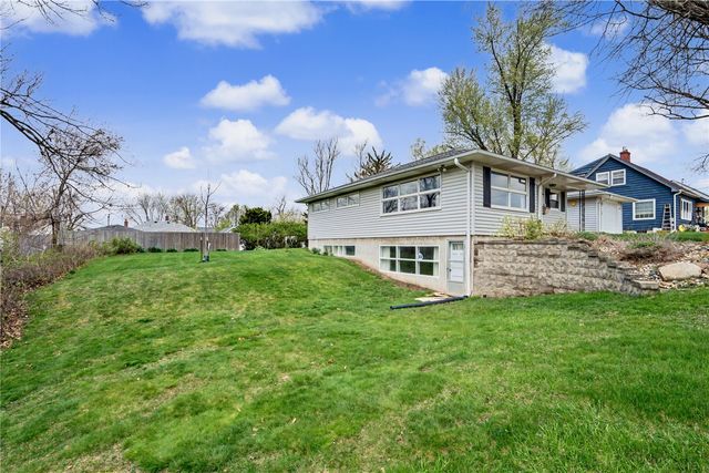 1021 Norwood Drive SE, Cedar Rapids, IA 52403