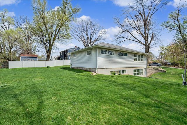 1021 Norwood Drive SE, Cedar Rapids, IA 52403