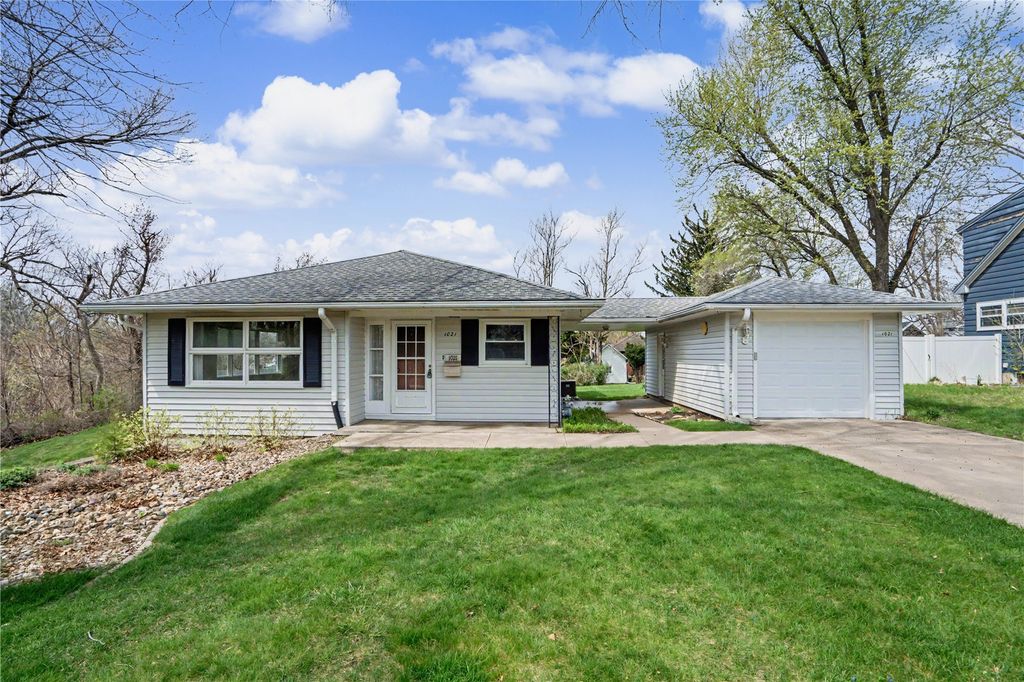 1021 Norwood Drive SE, Cedar Rapids, IA 52403