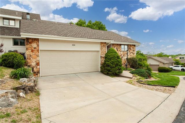 414 NE Point Drive, Lee's Summit, MO 64064