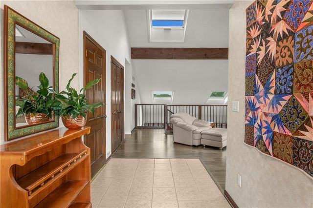 414 NE Point Drive, Lee's Summit, MO 64064