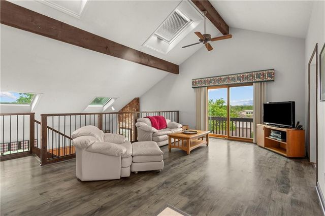 414 NE Point Drive, Lee's Summit, MO 64064
