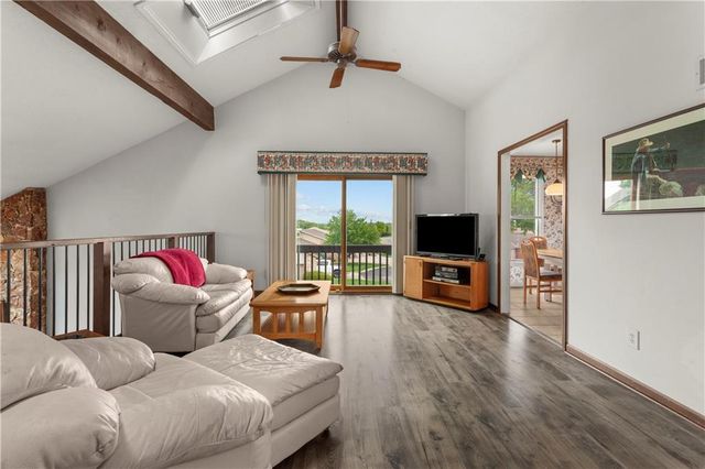 414 NE Point Drive, Lee's Summit, MO 64064