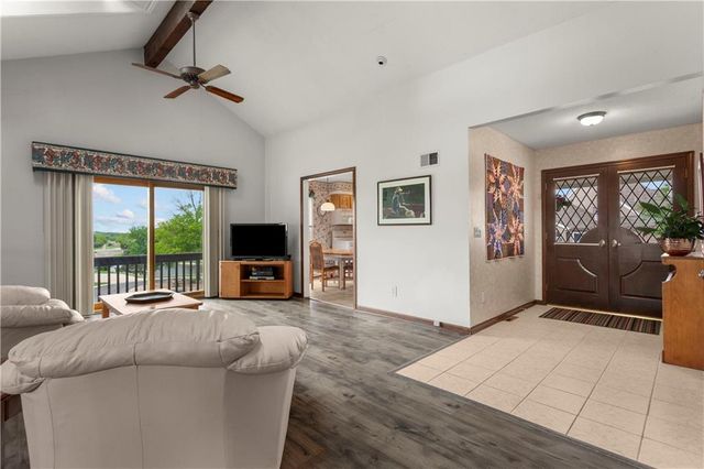 414 NE Point Drive, Lee's Summit, MO 64064