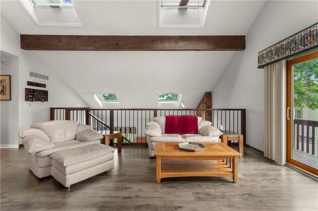 414 NE Point Drive, Lee's Summit, MO 64064