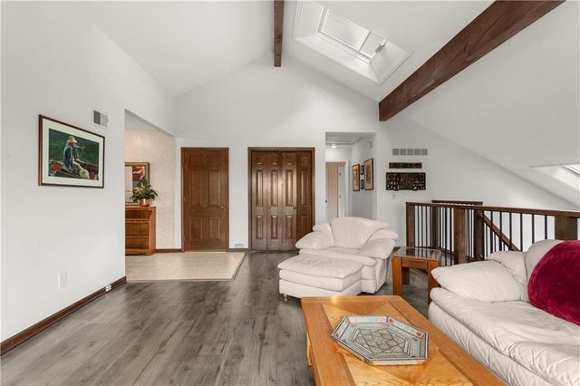 414 NE Point Drive, Lee's Summit, MO 64064
