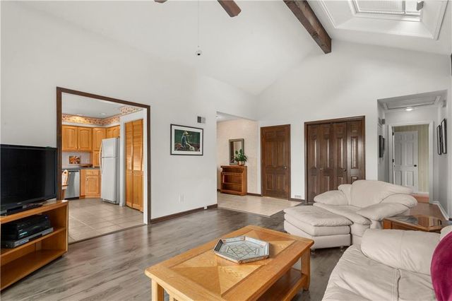 414 NE Point Drive, Lee's Summit, MO 64064