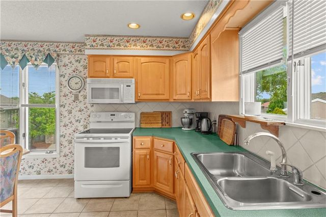 414 NE Point Drive, Lee's Summit, MO 64064