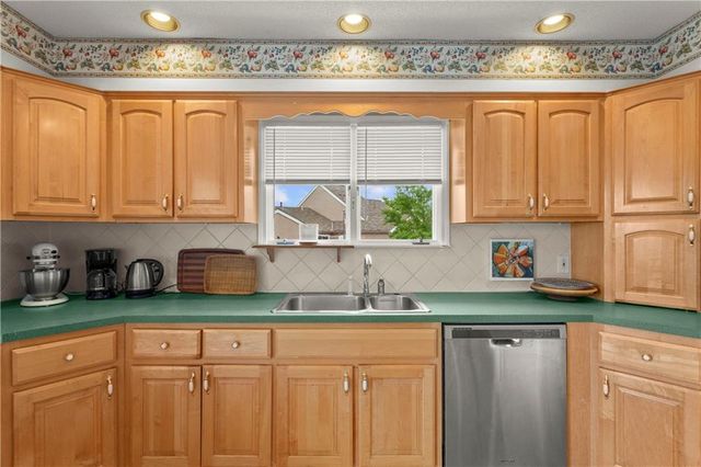 414 NE Point Drive, Lee's Summit, MO 64064