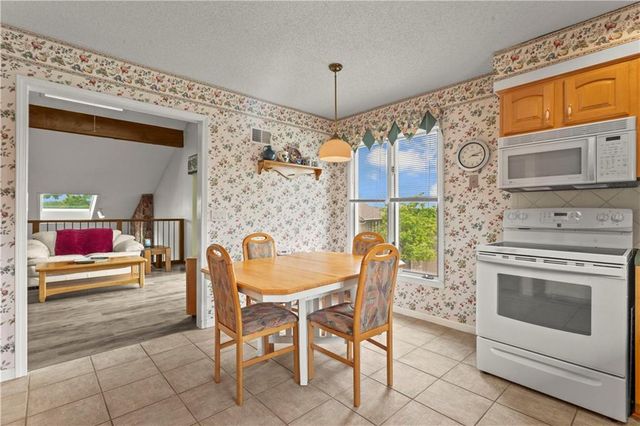 414 NE Point Drive, Lee's Summit, MO 64064