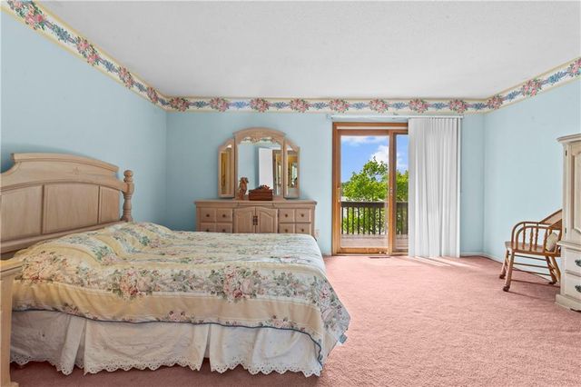 414 NE Point Drive, Lee's Summit, MO 64064