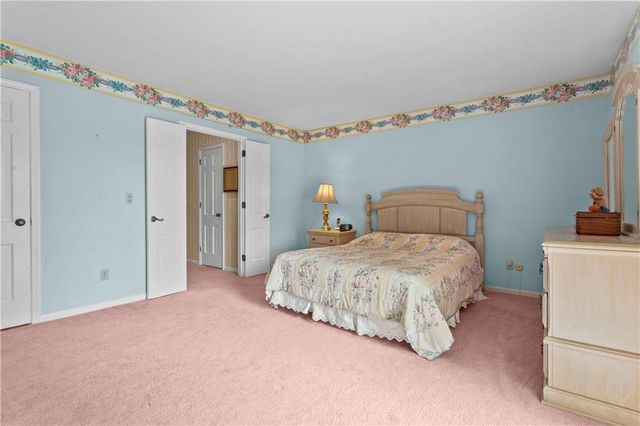 414 NE Point Drive, Lee's Summit, MO 64064