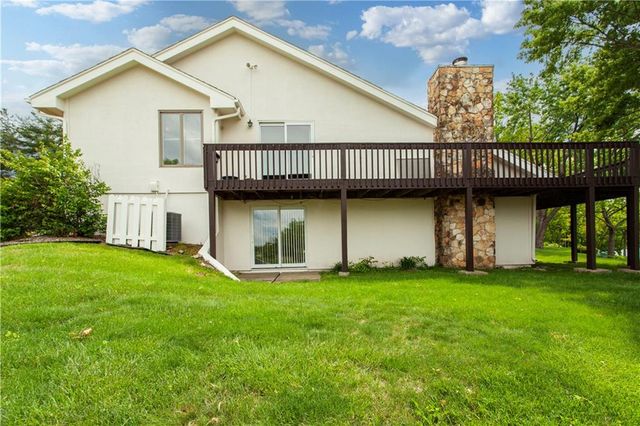 414 NE Point Drive, Lee's Summit, MO 64064