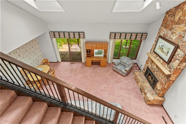 414 NE Point Drive, Lee's Summit, MO 64064