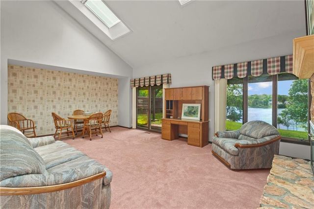 414 NE Point Drive, Lee's Summit, MO 64064